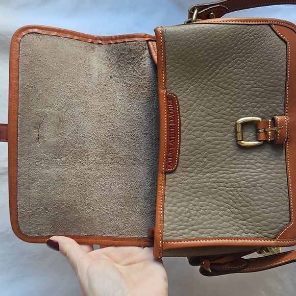 Vintage Dooney & Bourke Classic Tan and Brown Leather Crossbody Bag - Picture 8 of 13